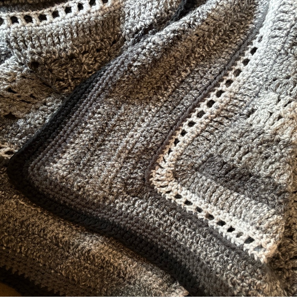 HANDMADE WOOL Grey and black striped crochet woven poncho ONE SIZE ( 1X - 6X ) - Picture 5 of 7